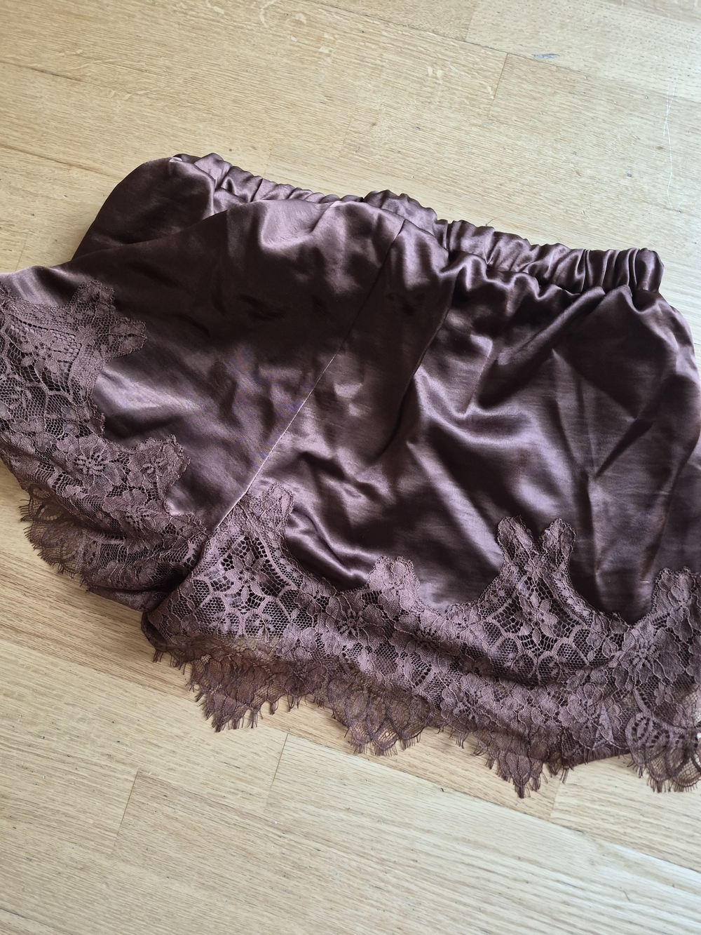 SHEIN Brown Satin Lace-Trim High Waist Shorts - Picture 4 of 6